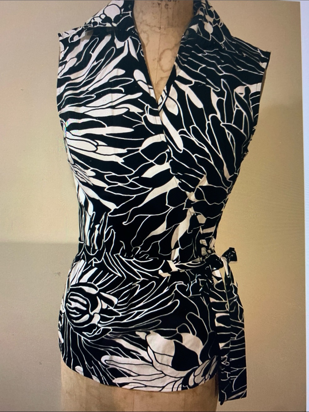 Max & Co made in Italy black and white wrap top size 46